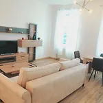 King Bed Free Parking Fast Wifi Pet Friendly