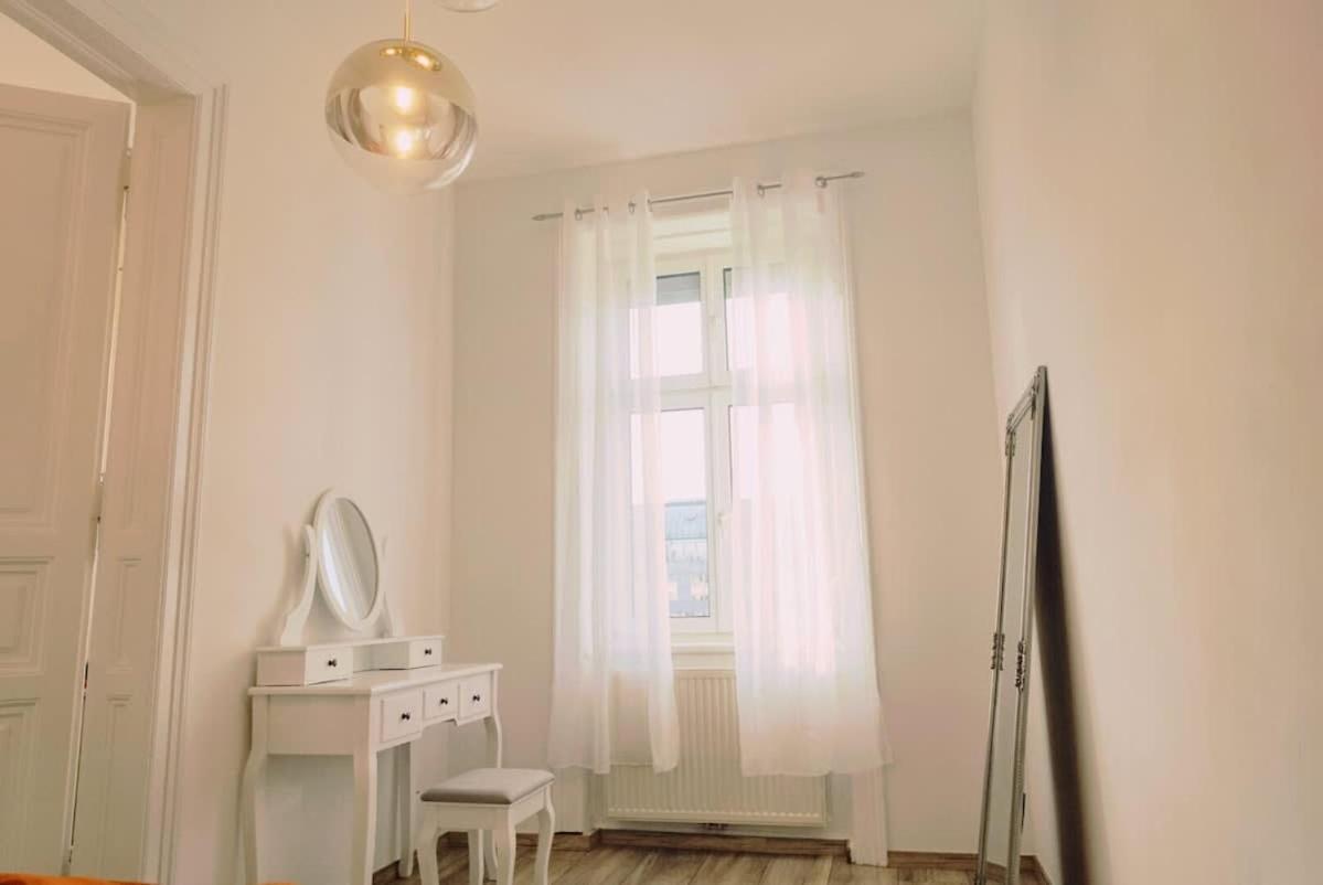 Apartment King Bed Free Parking Fast Wifi Pet Friendly *